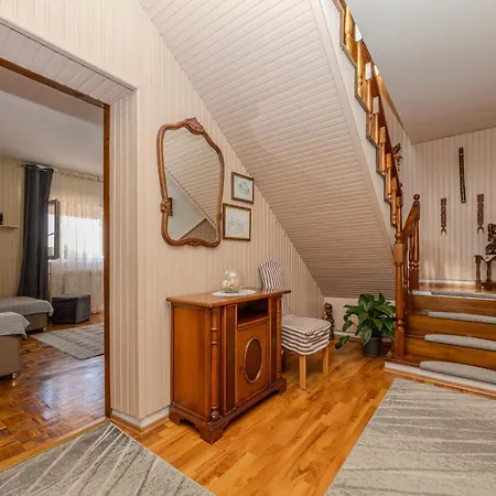 Seashell Apartment *